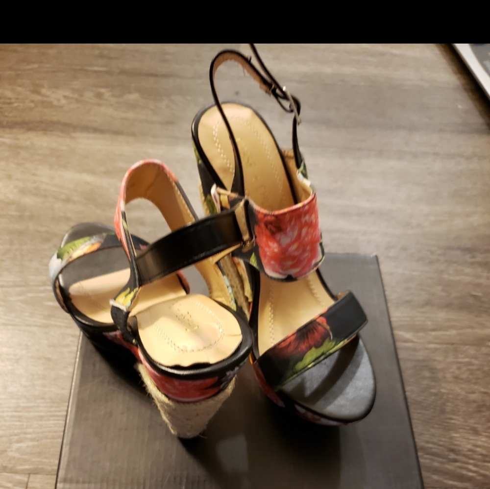 Floral wedges - Picture 2 of 2